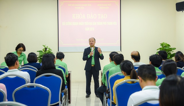 Chuyên gia Lê Anh Sơn, người có nhiều năm kinh nghiệm trong lĩnh vực đào tạo Văn hóa doanh nghiệp - Trưởng ban đào tạo trung tâm phát triển doanh nhân Việt Nam