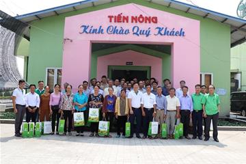 Hệ thống đại diện và khách hàng tại Hà Nam thăm và làm việc tại nhà máy Tiến Nông