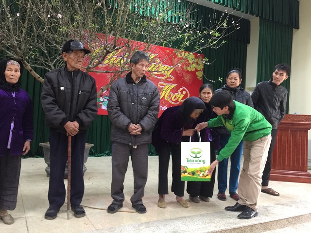 Tiến Nông tặng quà Tết cho các hộ nông dân nghèo tại huyện Hoằng Hóa2